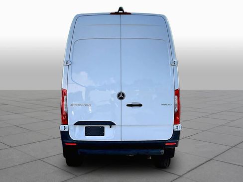 Used 2022 Mercedes-Benz Sprinter 3500 image 4