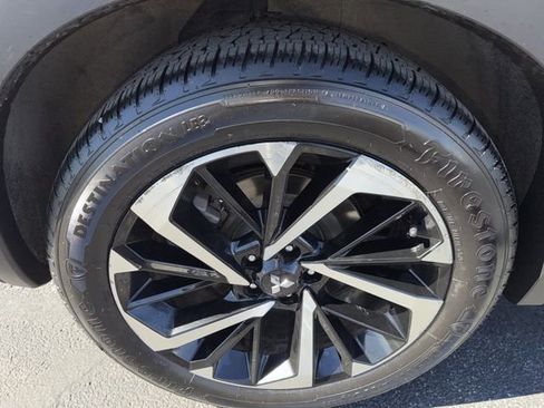 Used 2022 Mitsubishi Outlander SE image 27