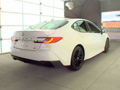 Used 2025 Toyota Camry SE FWD image 4