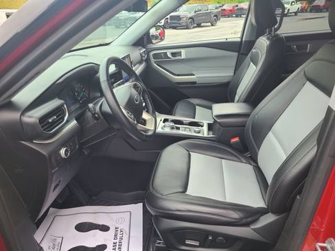 Used 2022 Ford Explorer XLT w/ Equipment Group 202A AWD/4WD image 11