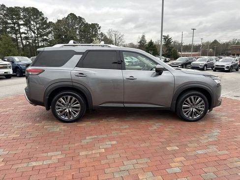 Used 2024 Nissan Pathfinder SL w/ SL Premium Package image 37
