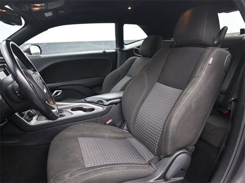 Used 2022 Dodge Challenger SXT image 9