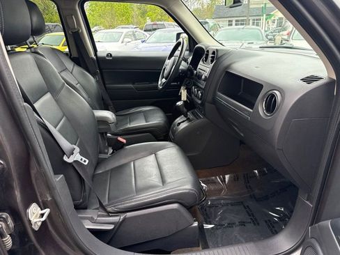 Used 2017 Jeep Patriot High Altitude AWD/4WD image 18