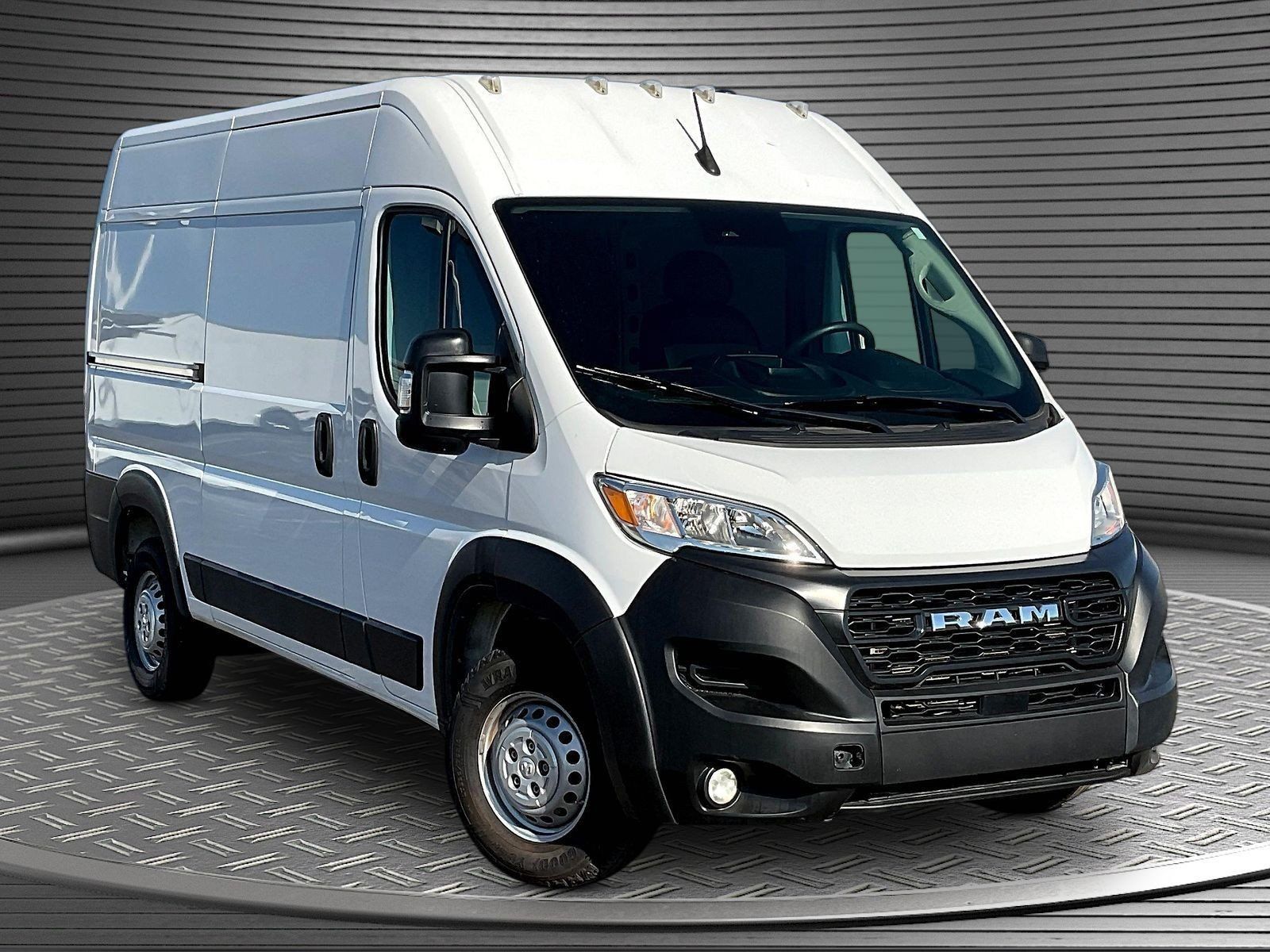 Used 2025 RAM ProMaster 2500 w/ Convenience Group FWD image 1