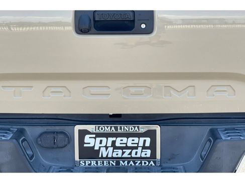 Used 2018 Toyota Tacoma SR5 RWD image 46