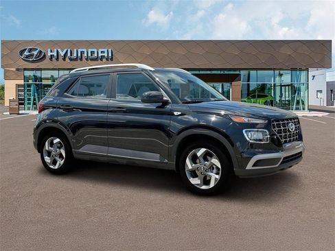 Used 2025 Hyundai Venue SEL image 10