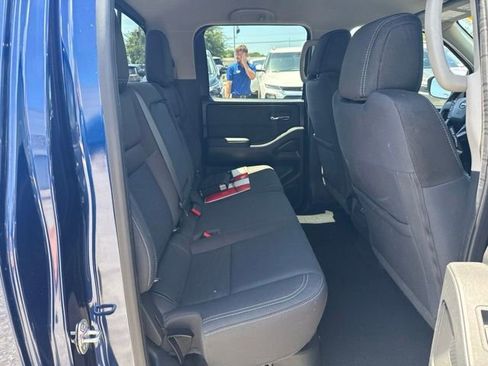 Used 2022 Nissan Frontier SV w/ Technology Package RWD image 17
