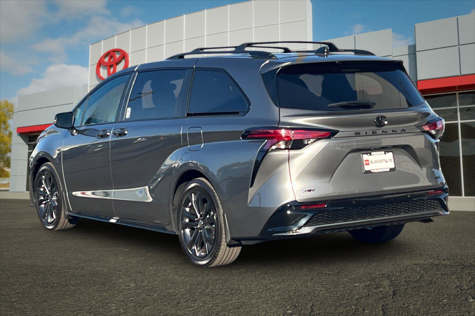 Certified 2026 Toyota Sienna XSE FWD image 5