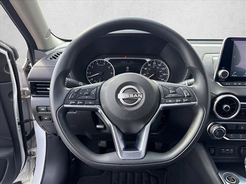 Used 2025 Nissan Sentra SV FWD image 17