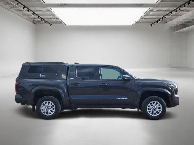 Used 2024 Toyota Tacoma SR5 AWD/4WD image 7