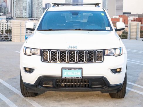 Used 2019 Jeep Grand Cherokee Laredo w/ Laredo X Package image 2