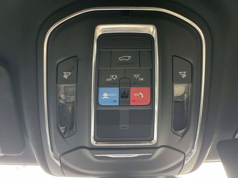 Used 2023 Jeep Grand Cherokee Limited AWD/4WD image 32