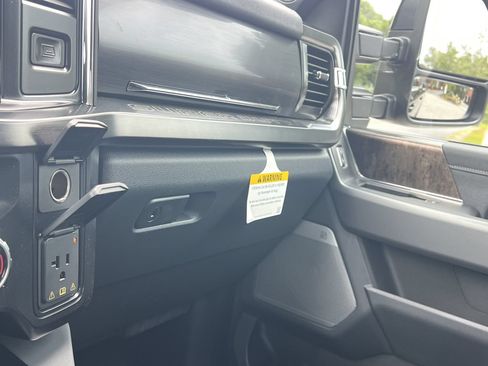 New 2026 Ford F250 Lariat w/ Black Appearance Package AWD/4WD image 9
