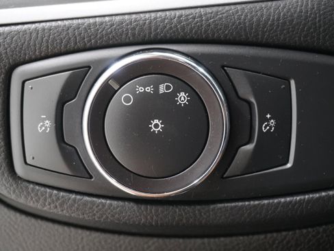 Used 2017 Ford Edge SE image 19