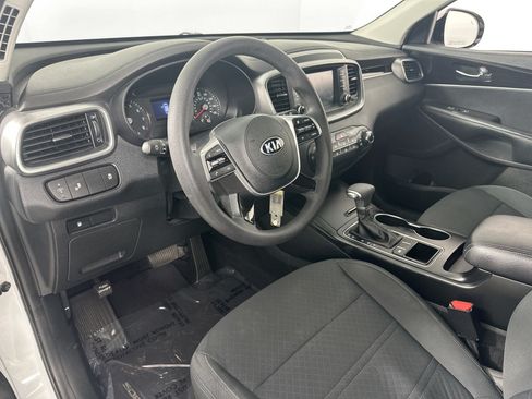 Used 2020 Kia Sorento LX FWD image 9