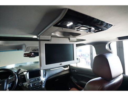 Used 2019 Chevrolet Suburban Premier w/ Premier Plus Edition AWD/4WD image 16