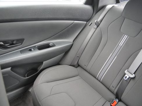 Certified 2025 Hyundai Elantra SEL image 12