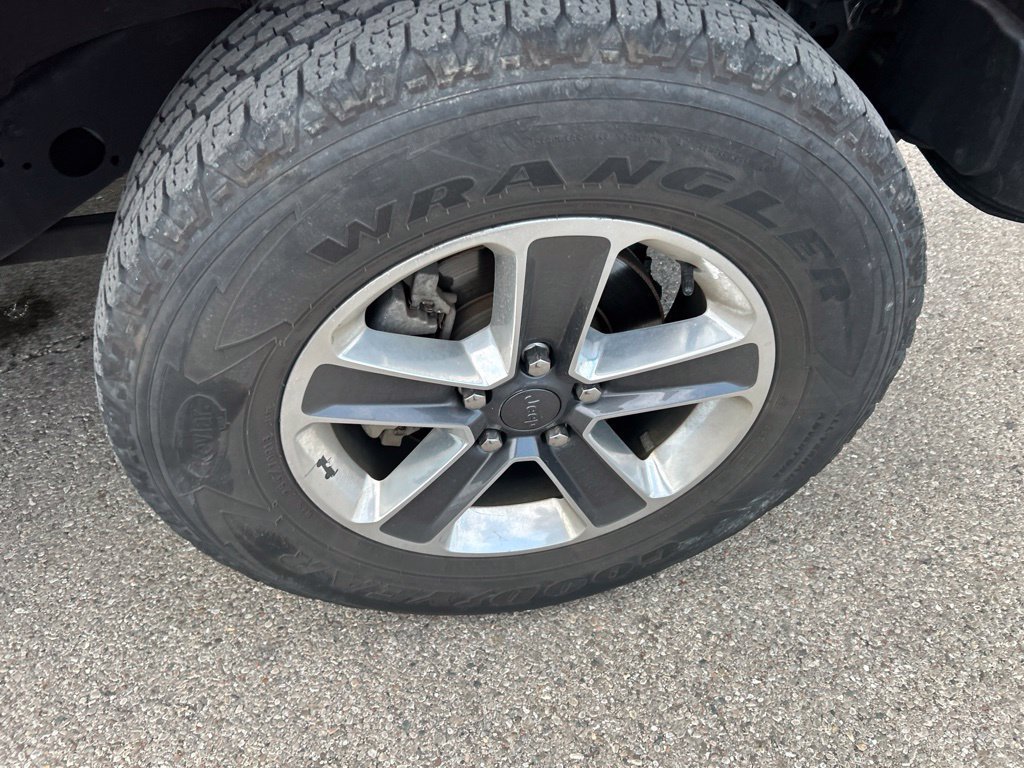 Used 2018 Jeep Wrangler Unlimited Sahara AWD/4WD image 15