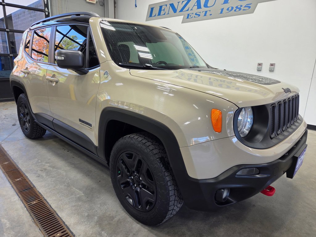 Used 2017 Jeep Renegade Trailhawk AWD/4WD image 2