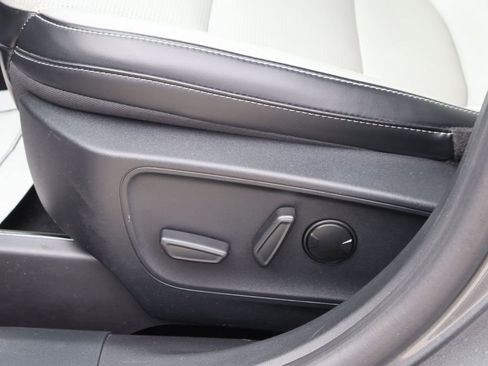 Certified 2025 Ford Escape Platinum image 24