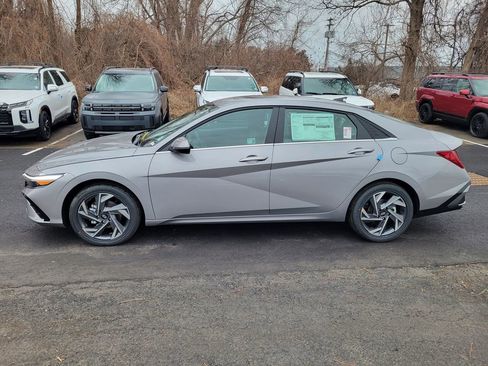 New 2025 Hyundai Elantra Limited image 8