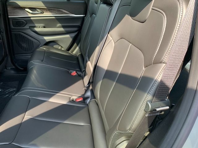 New 2027 Jeep Grand Cherokee Limited w/ Limited Altitude Package AWD/4WD image 12
