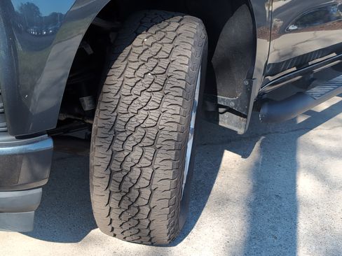 Used 2019 Chevrolet Silverado 1500 Custom w/ Custom Value Package image 12