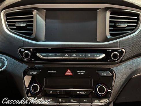 Used 2019 Hyundai Ioniq Plug-In Hybrid image 36