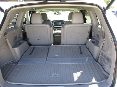 Used 2016 Toyota Highlander Limited image 42