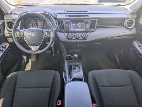 Used 2018 Toyota RAV4 LE FWD image 15