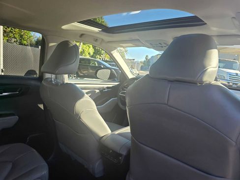 Used 2022 Toyota Highlander XLE image 15