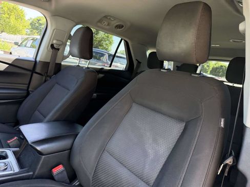 Used 2022 Ford Explorer XLT AWD/4WD image 18