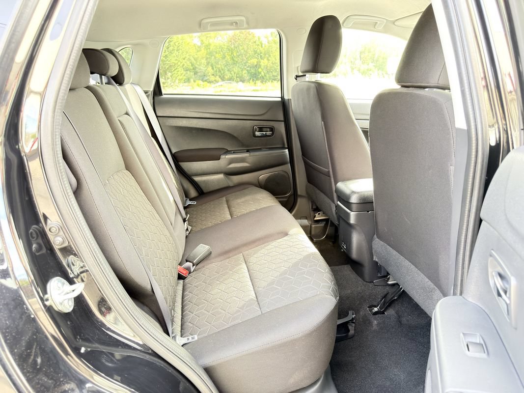 Used 2024 Mitsubishi Outlander Sport LE AWD/4WD image 29
