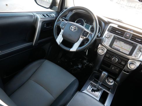 Used 2019 Toyota 4Runner SR5 Premium image 9
