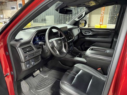 Used 2024 Chevrolet Suburban RST w/ Luxury Package image 31