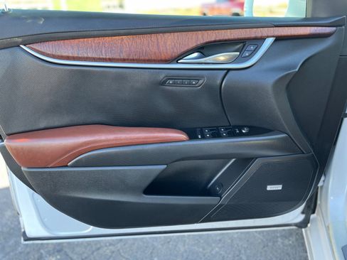 Used 2016 Cadillac XTS Luxury w/ Driver Awareness Package image 16