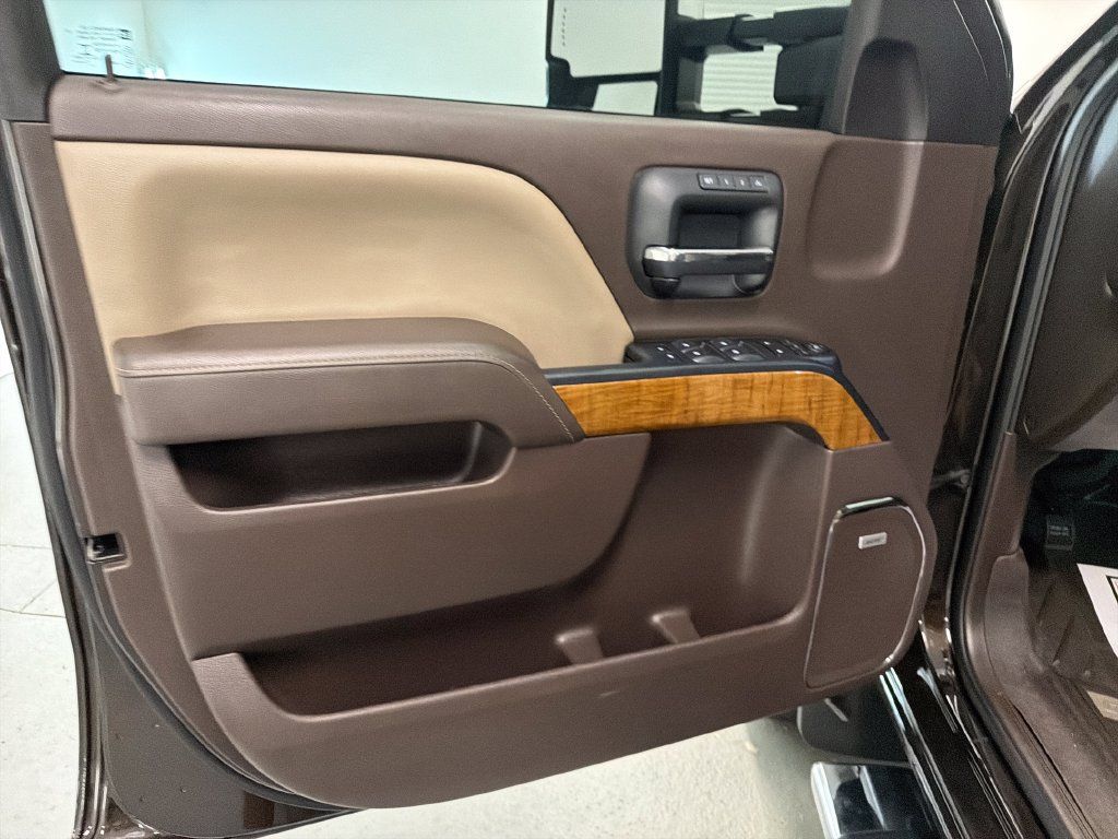 Used 2018 GMC Sierra 2500 SLT w/ Duramax Plus Package AWD/4WD image 12