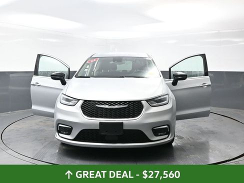 Used 2024 Chrysler Pacifica Touring-L image 57