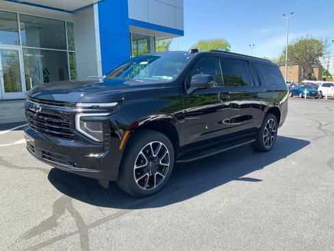 New 2026 Chevrolet Suburban RST w/ Advanced Technology Package AWD/4WD image 3