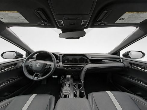 Used 2025 Toyota Corolla LE FWD image 9