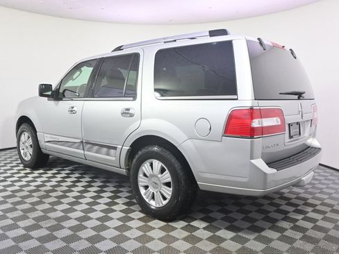 Used 2014 Lincoln Navigator 4WD image 3