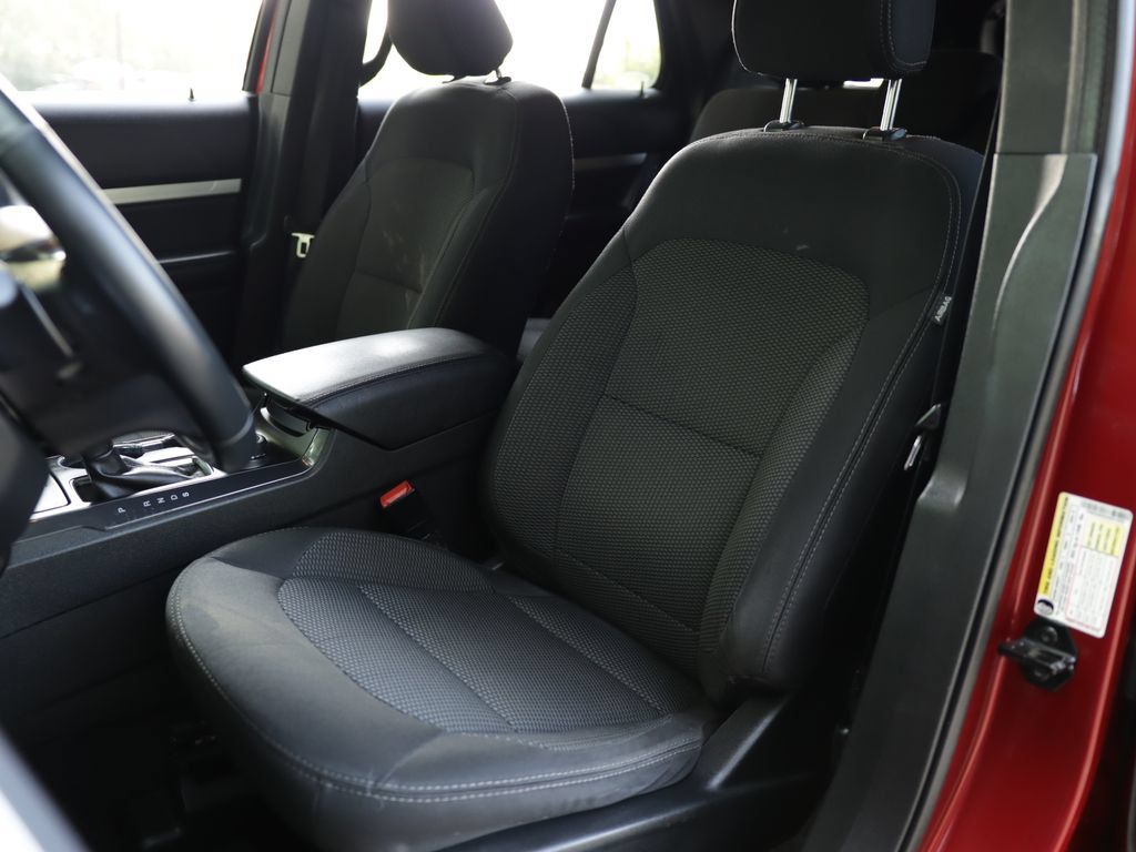 Used 2017 Ford Explorer XLT AWD/4WD image 22