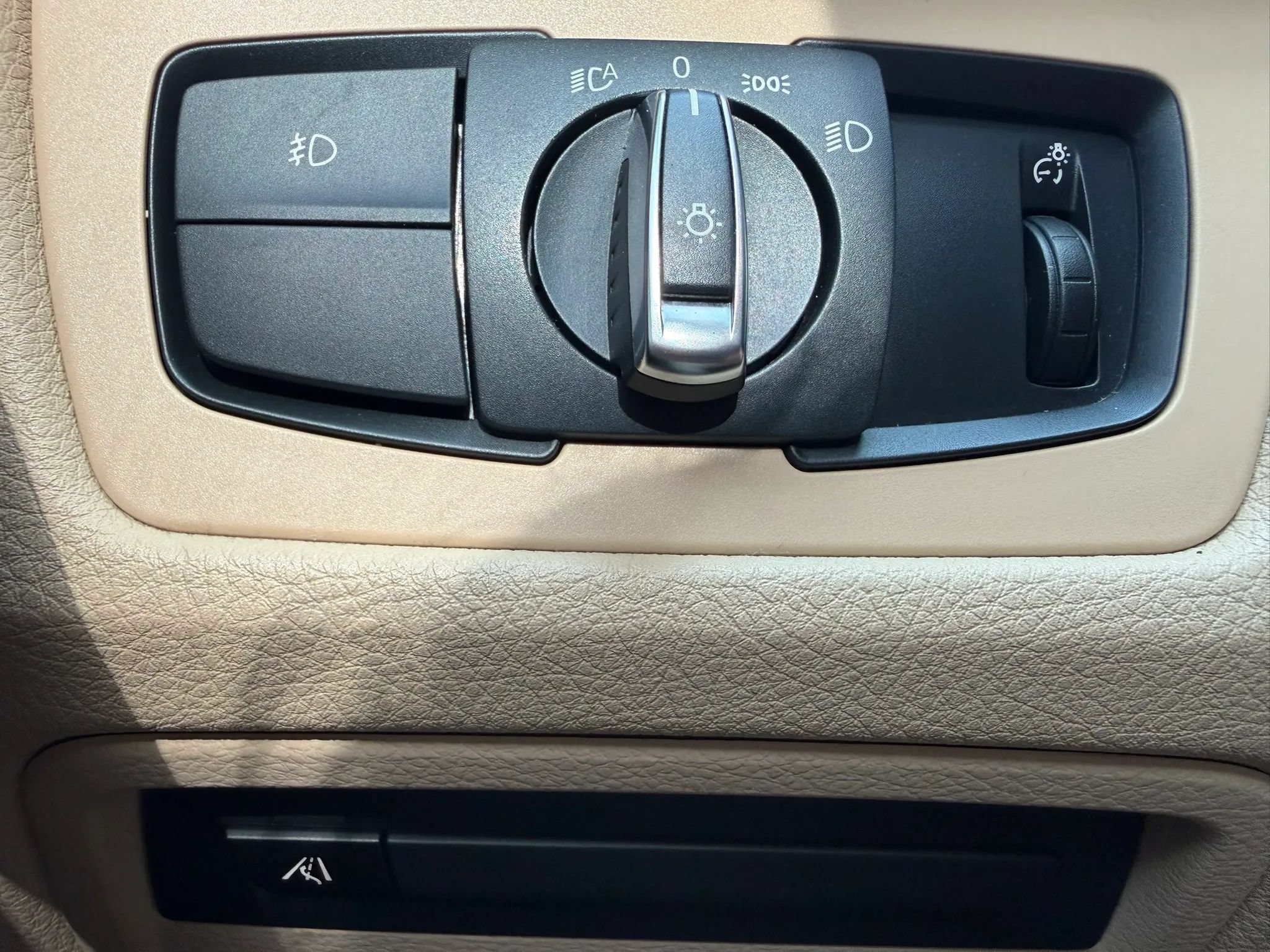 Used 2018 BMW 320i xDrive Sedan AWD/4WD image 25