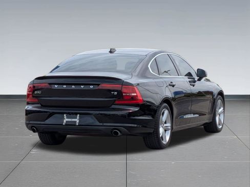 Used 2017 Volvo S90 T5 Momentum w/ Convenience Package FWD image 5