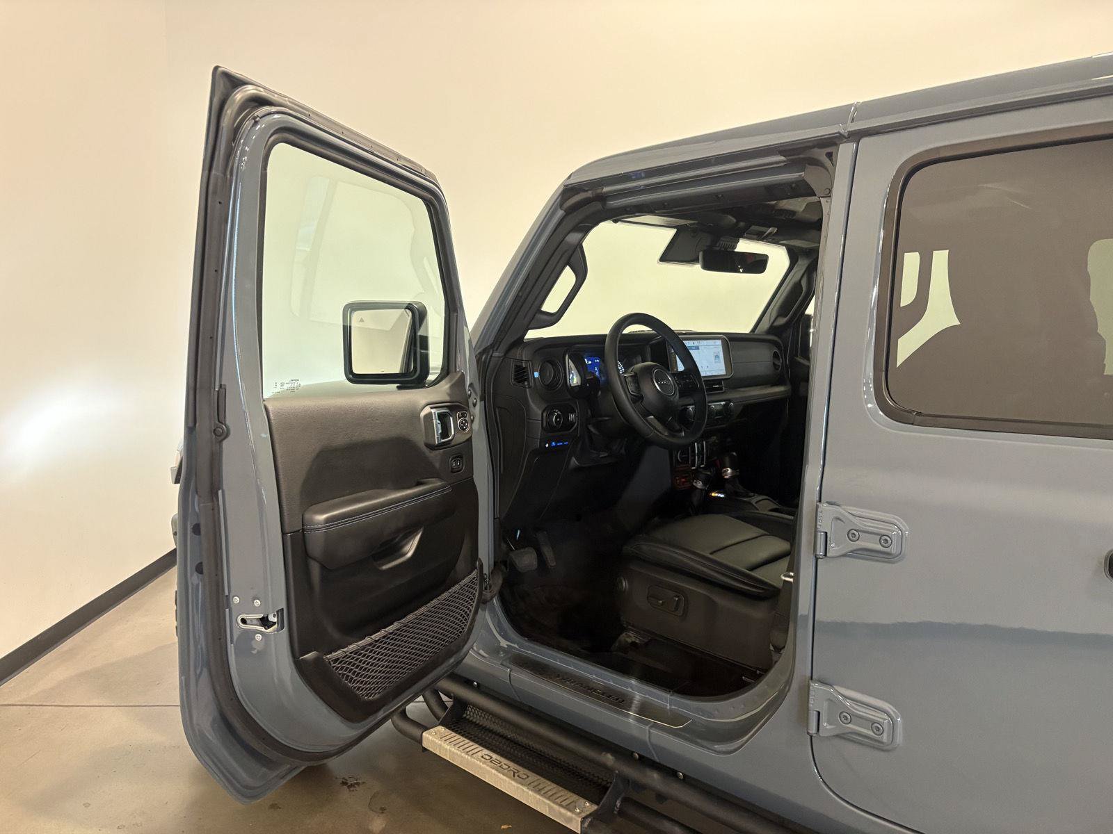 Used 2024 Jeep Wrangler Unlimited Rubicon 4xe AWD/4WD image 15