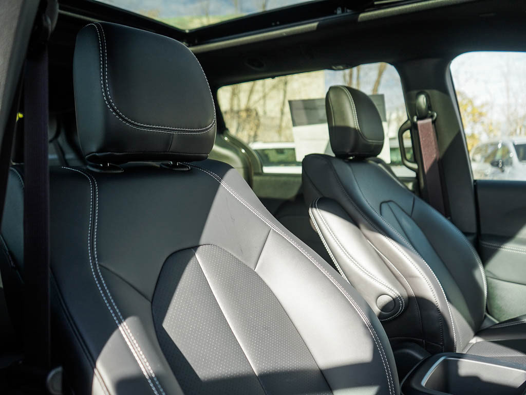 New 2026 Chrysler Pacifica Select AWD/4WD image 12