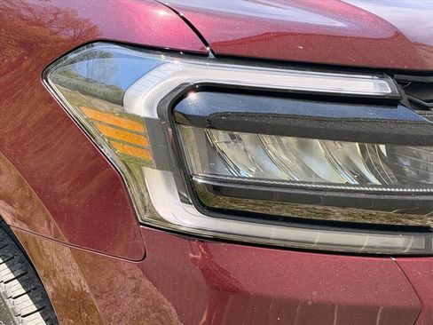 Used 2024 Ford Expedition Limited AWD/4WD image 15