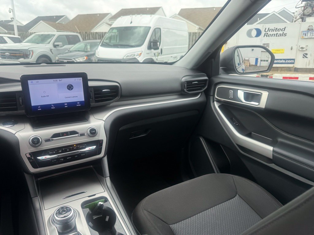 Used 2024 Ford Explorer XLT AWD/4WD image 36