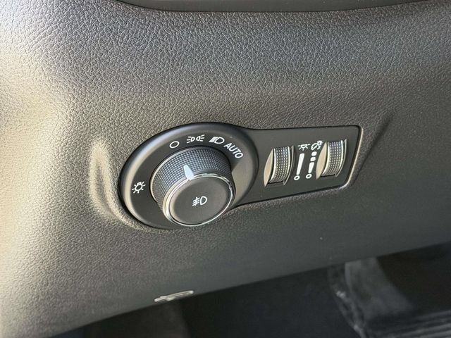 Used 2025 Jeep Compass Limited AWD/4WD image 25