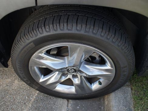 Used 2018 Toyota Highlander Limited FWD image 5